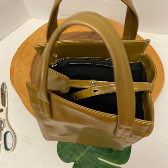 VASIC Mustard Yellow Leathef cUbED Tote Bag - Picture 6 of 15